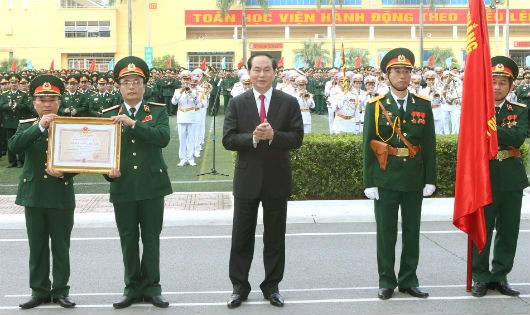 Chủ tịch nước Trần Đại Quang trao Huân chương Độc lập hạng Nhì cho Học viện Kỹ thuật Quân sự