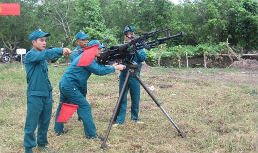 Trung đội súng máy PK 12,7 ly xã Nam Dương trong giờ thực hành huấn luyện