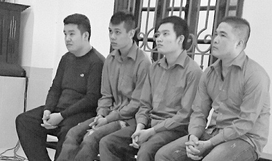 Các bị cáo tại phiên tòa xét xử sơ thẩm ngày 2/11 tại TAND tỉnh Quảng Ninh
