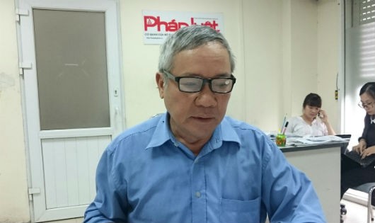 Ông Nguyễn Văn Xu trao đổi sự việc với phóng viên Báo PLVN