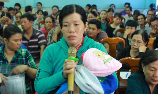 Người dân tiểu thương chợ Long Xuyên phản ánh bức xúc với lãnh đạo tỉnh An Giang