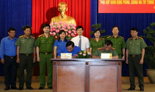 Lãnh đạo Công an tỉnh và Tỉnh Đoàn Thanh niên ký kết chương trình phối hợp hành động phòng, chống ma túy trên địa bàn Quảng Ninh
