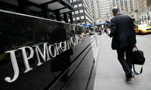 Thuê “thái tử” đổi hợp đồng, JPMorgan trả giá đắt