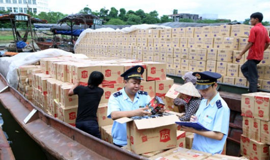 Chi cục Hải quan cửa khẩu Móng Cái giám sát hàng hóa xuất khẩu tại cửa khẩu Ka Long