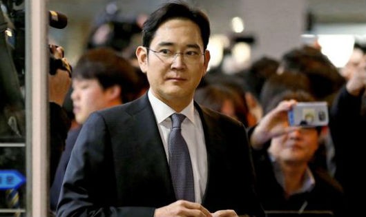 Phó Chủ tịch Samsung Jay Y. Lee tới dự phiên điều trần. Ảnh: Reuters