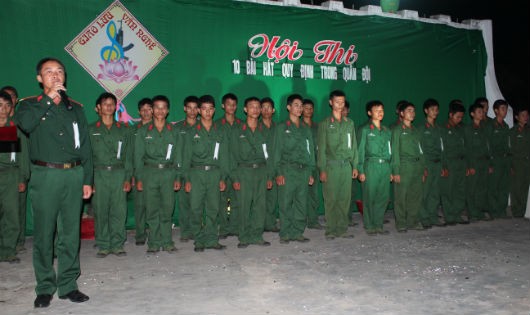 Trung đoàn 335 tổ chức hội thi 10 bài hát quy định trong quân đội