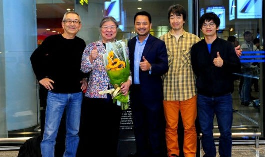 Huyền thoại nhạc Jazz Tsuyoshi Yamamoto và ban nhạc đến Hà Nội cùng đại diện nhà tổ chức chương trình "Yamamoto Live In Concert. (Ảnh: IB Group)