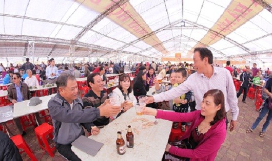 Lễ hội bia Hà Nội “nóng bừng” giữa tiết trời đầu đông