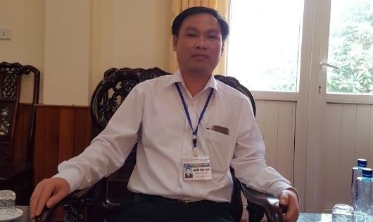 Ông Nguyễn Công Thịnh - Chủ tịch Hội đồng thẩm định, Phó Chủ tịch thị xã Phổ Yên trao đổi với phóng viên