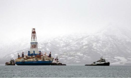 Một giàn khoan dầu ngoài khơi Alaska. Ảnh: AFP