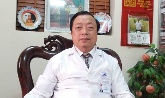 BS. Nguyễn Hồng Siêm, Chủ tịch Hội Đông y TP Hà Nội cho biết, việc người dân tự ý sử dụng thuốc nam để chữa bệnh mà không có kiến thức có thể dẫn đến biến chứng khôn lường