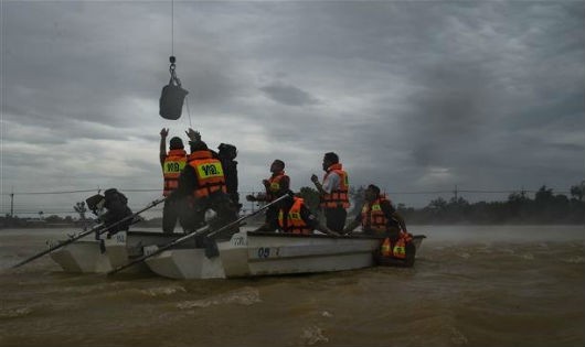Cứu hộ cứu trợ ở tỉnh Surat Thani ngày 10/1. Ảnh: AFP

