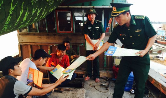 Bộ đội Biên phòng Quảng Bình tuyên truyền, phổ biến, giáo dục pháp luật cho ngư dân