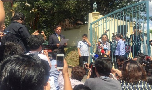 Ông Kang phát biểu với các phóng viên bên ngoài ĐSQ Triều Tiên ở Kuala Lumpur
