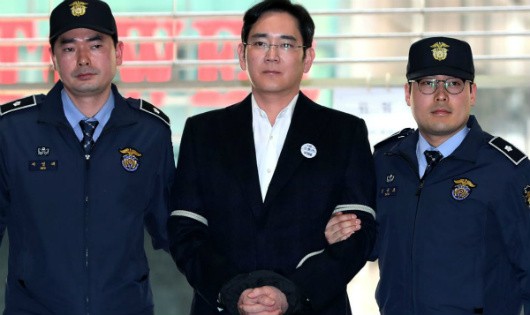 Phó chủ tịch Tập đoàn Điện tử Samsung Lee Jae Yong bị bắt giữ. Ảnh Bloomberg