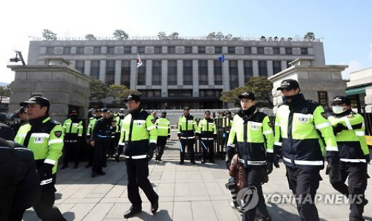 Hàn Quốc đã tăng cường an ninh trước trụ sở tòa án