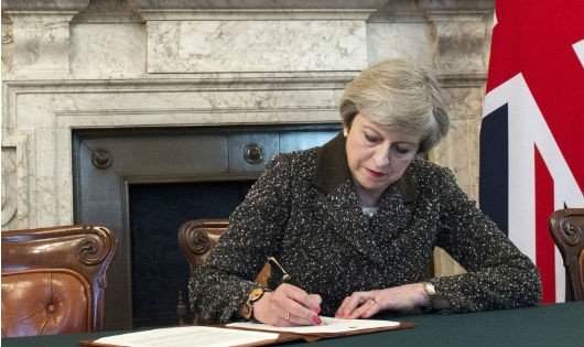 Thủ tướng Anh ký thư kích hoạt Điều 50 Hiệp ước Lisbon