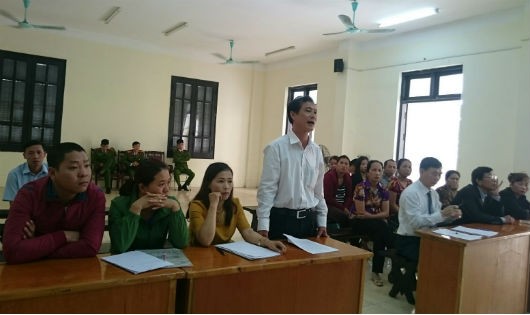 Bị đơn - ông Phạm Văn Thọ (đứng) tại phiên tòa phúc thẩm ngày 20/3