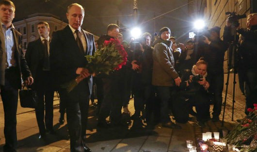 Ông Putin đặt hoa tưởng niệm các nạn nhân