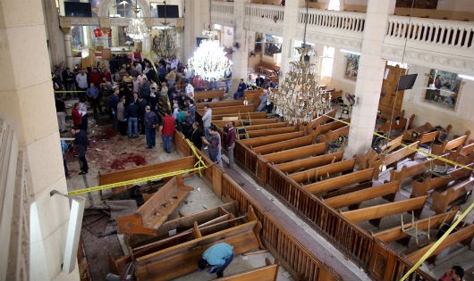 Hiện trường vụ đánh bom liều chết bên trong nhà thờ Cơ đốc giáo Mar Girgis ở thành phố Tanta