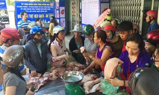 Một điểm bán thịt lợn bình ổn giá nhằm hỗ trợ người chăn nuôi tại TP.Biên Hòa, Đồng Nai
