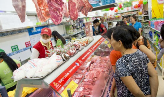 Giá bán thịt heo tại siêu thị hiện giảm khoảng 15% so với trước