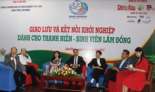 Các đại biểu giao lưu, đối thoại với thanh niên, sinh viên tỉnh Lâm Đồng