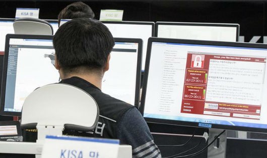 Theo dõi diễn biến cuộc tấn công mạng bằng mã độc WannaCry sáng 15/5 tại Trung tâm Internet và Bảo mật Hàn Quốc
