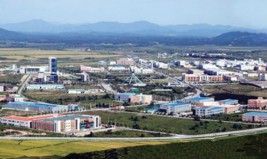 Khu công nghiệp chung Kaesong, biểu tượng hợp tác giữa Triều Tiên và Hàn Quốc vẫn đang bị đóng cửa. Ảnh: NK News/VTV