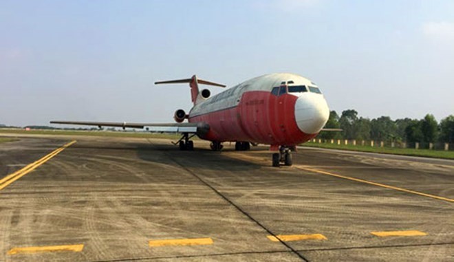 Tàu bay B727-200 bị 'bỏ rơi' tại Cảng Hàng không quốc tế Nội Bài từ năm 2007 đến nay. Ảnh Vietnam+