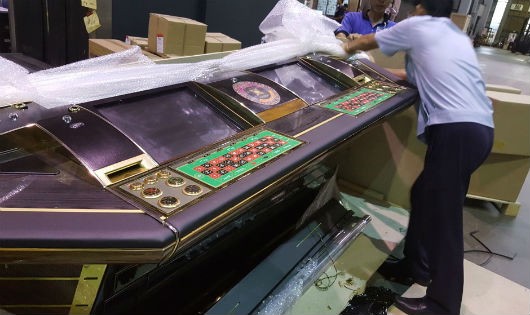 Chiếc máy đánh bạc bị bắt giữ trong lô hàng quá cảnh