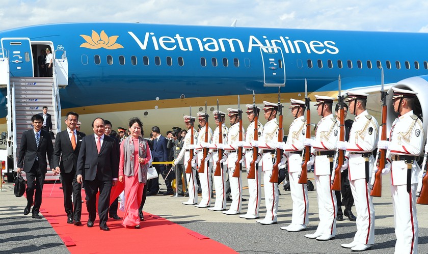 Thủ tướng Nguyễn Xuân Phúc và Phu nhân cùng đoàn đại biểu cấp cao Việt Nam  bắt đầu chuyến thăm chính thức Nhật Bản và tham dự Hội nghị Tương lai châu Á lần thứ 23. Ảnh: VGP/Quang Hiếu