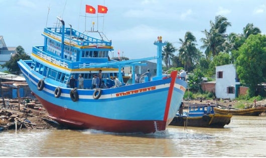 Hạ thủy tàu cá đóng mới theo Nghị định 67/2014/NĐ-CP ở Bình Thuận
