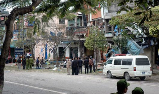 Hiện trường vụ nổ tại cửa nhà Giám đốc Công an tỉnh Thái Nguyên