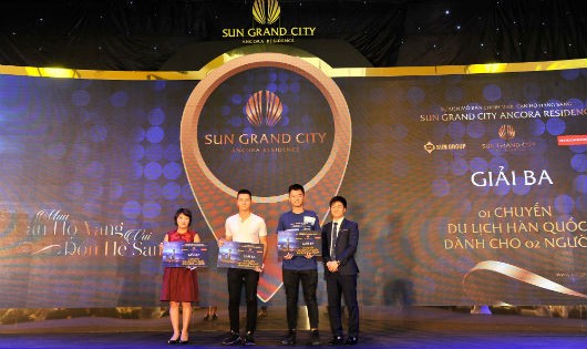 Khách hàng trúng thưởng chuyến du lịch châu Âu tại Lễ mở bán Sun Grand City Ancora Residence