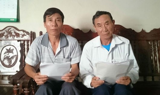 Ông Nguyễn Văn Chiên và ông Nguyễn Văn Phiên trình bày sự việc với phóng viên