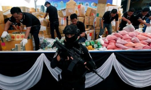 Số ma túy chuẩn bị mang đi tiêu hủy ở Thái Lan. Ảnh: Reuters/NLĐ

