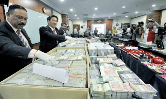 Số tiền cực lớn thu giữ được ở nhà một quan chức tham nhũng Malaysia