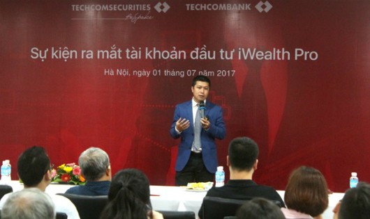Ông Trần Nhật Nam, Phó Tổng giám đốc Techcom Securities, giới thiệu về iWealth Pro