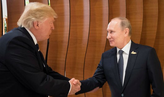 Tổng thống Mỹ Donald Trump và Tổng thống Nga Vladimir Putin. Ảnh Reuters