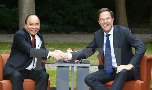 Thủ tướng Chính phủ Nguyễn Xuân Phúc và Thủ tướng Hà Lan Mark Rutte. Ảnh: VGP
