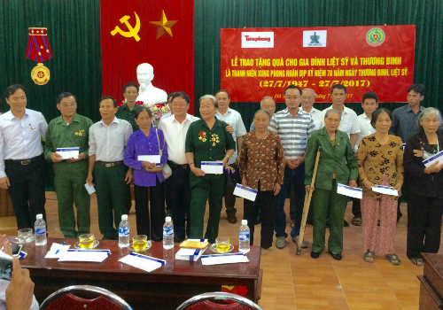 Tập đoàn Tân Hiệp Phát thăm và tặng quà các gia đình liệt sỹ và thương binh tại Nghệ An, Hà Tĩnh