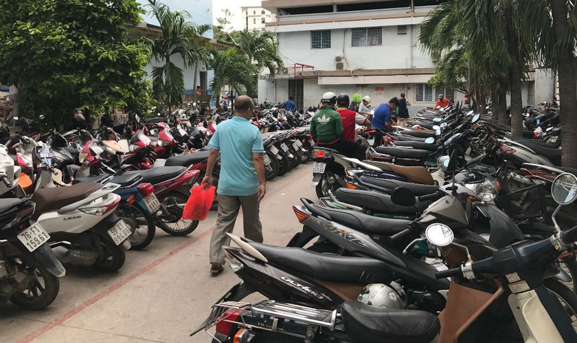 Bãi giữ xe tại BVND Gia Định do Cty Ấn Việt trúng thầu năm 2017
