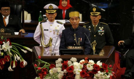 Tổng thống Indonesia Joko Widodo phát biểu trước các thành viên quốc hội tại thủ đô Jakarta ngày 16-.8. Ảnh: Reuters/HNM