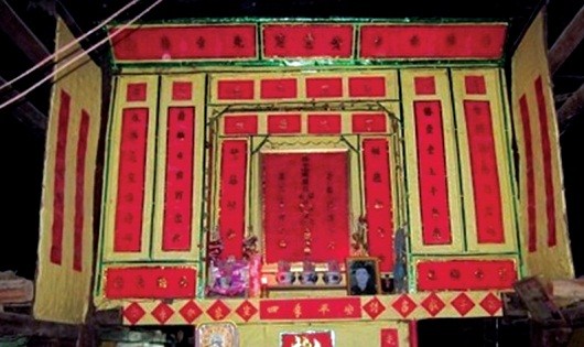 Bàn thờ tổ tiên của người Lô Lô ở huyện Bảo Lạc, Bảo Lâm ở Cao Bằng