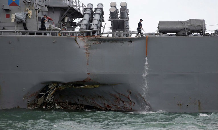 Tàu khu trục John S. McCain của Mỹ đã bị hư hại đáng kể sau vụ va chạm ngày 21/8