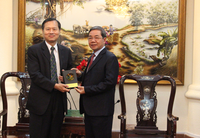 Ông Hsu Hui Heng – Viện trưởng Tổng Bệnh viện Vinh Dân (bên trái) và ông Nguyễn Quốc Hùng  - Phó Chủ tịch UBND Tỉnh Đồng Nai
