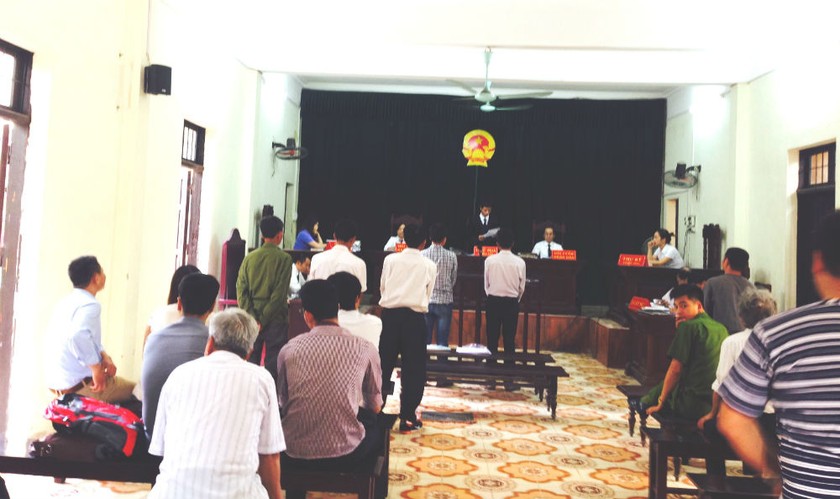 Quang cảnh phiên tòa sơ thẩm tại TAND huyện Hoài Đức