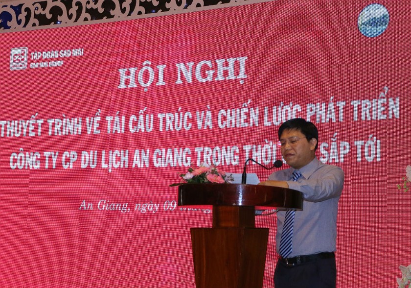 Ông Trương Vĩnh Thành - Tổng Giám đốc Công ty Cổ phần Du lịch An Giang có buổi thuyết trình về Tái cấu trúc nguồn nhân lực và Chiến lược phát triển cho công ty