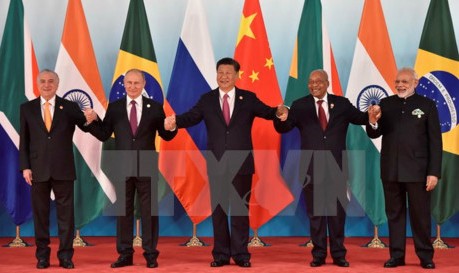 Các nhà lãnh đạo BRICS tại Hội nghị ở thành phố Hạ Môn, Trung Quốc. (Ảnh: AFP/TTXVN)